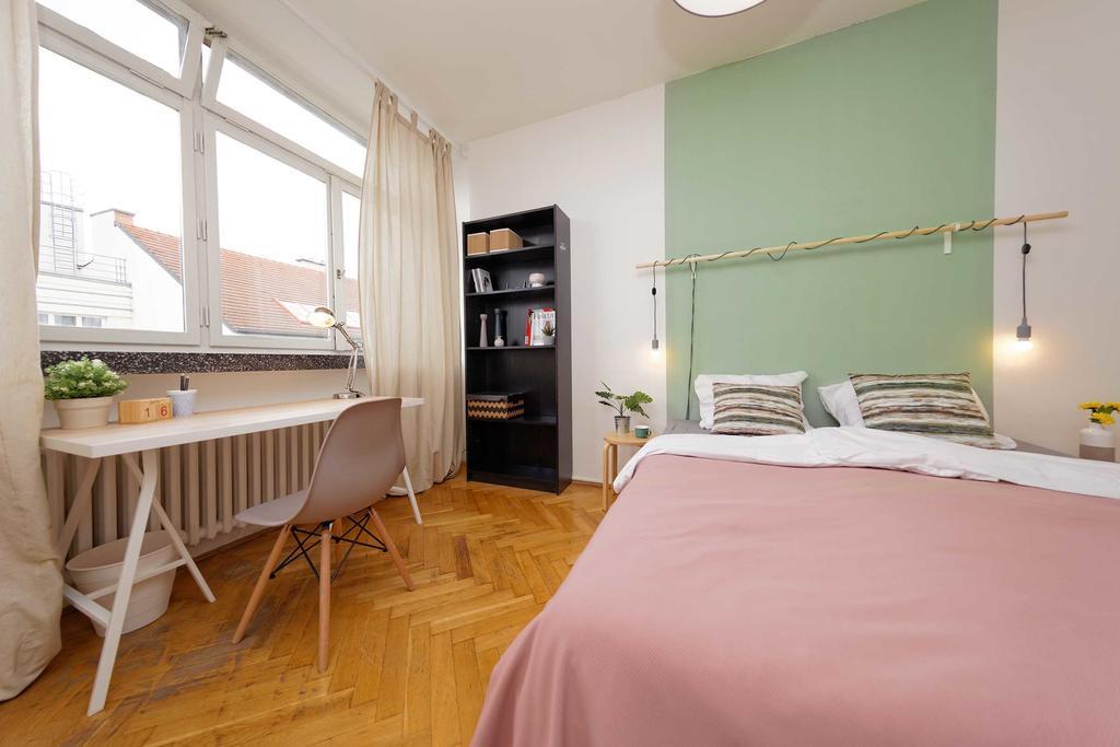 Apartments Ve Smeckach 27 Praag Buitenkant foto